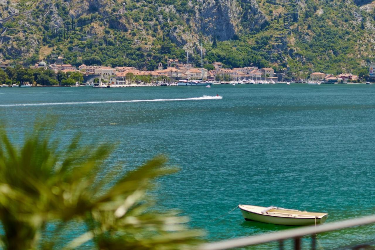 Apartment Aura With Sea View Cattaro Esterno foto